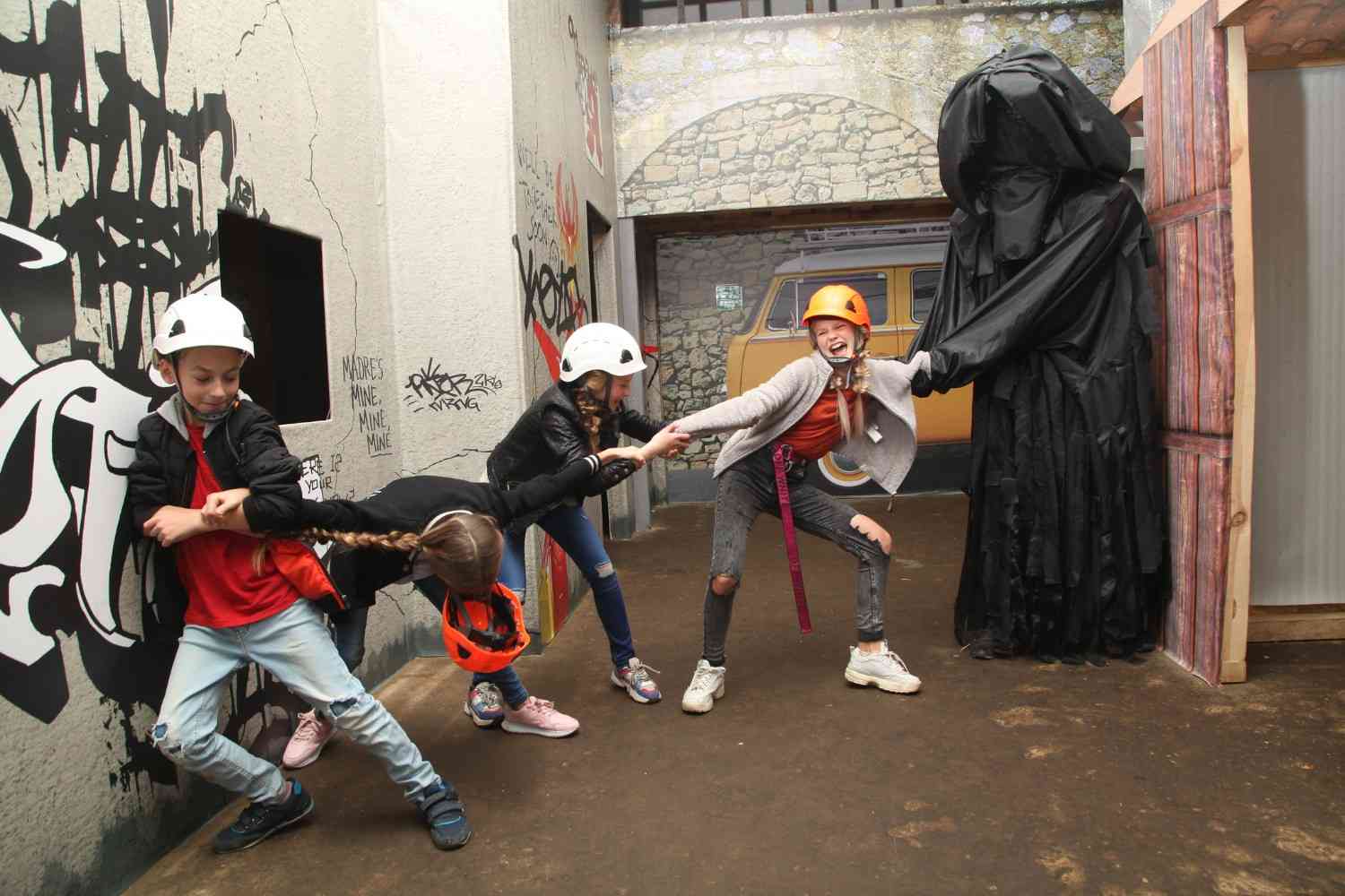 kids enjoying school field trip